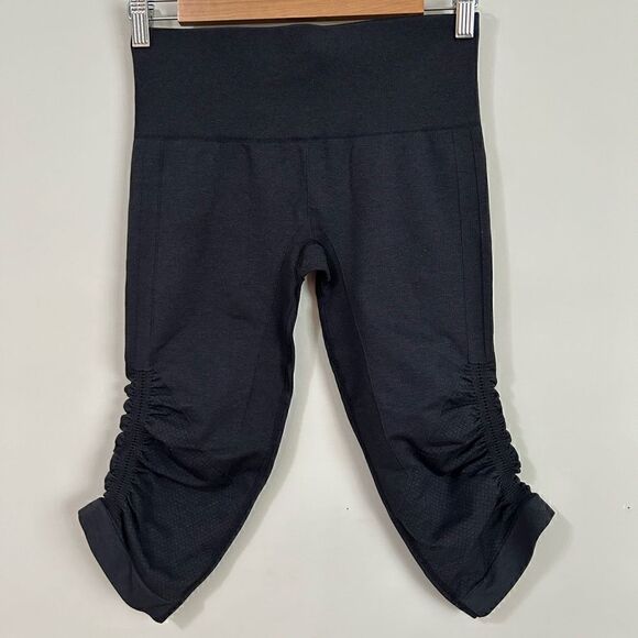 Lululemon In the Flow Seamless Crop Leggings in Black - Picture 3 of 8